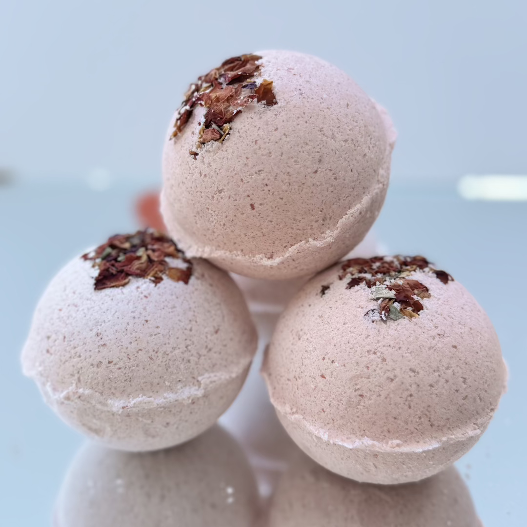 MON CHERRY BATH BOMB